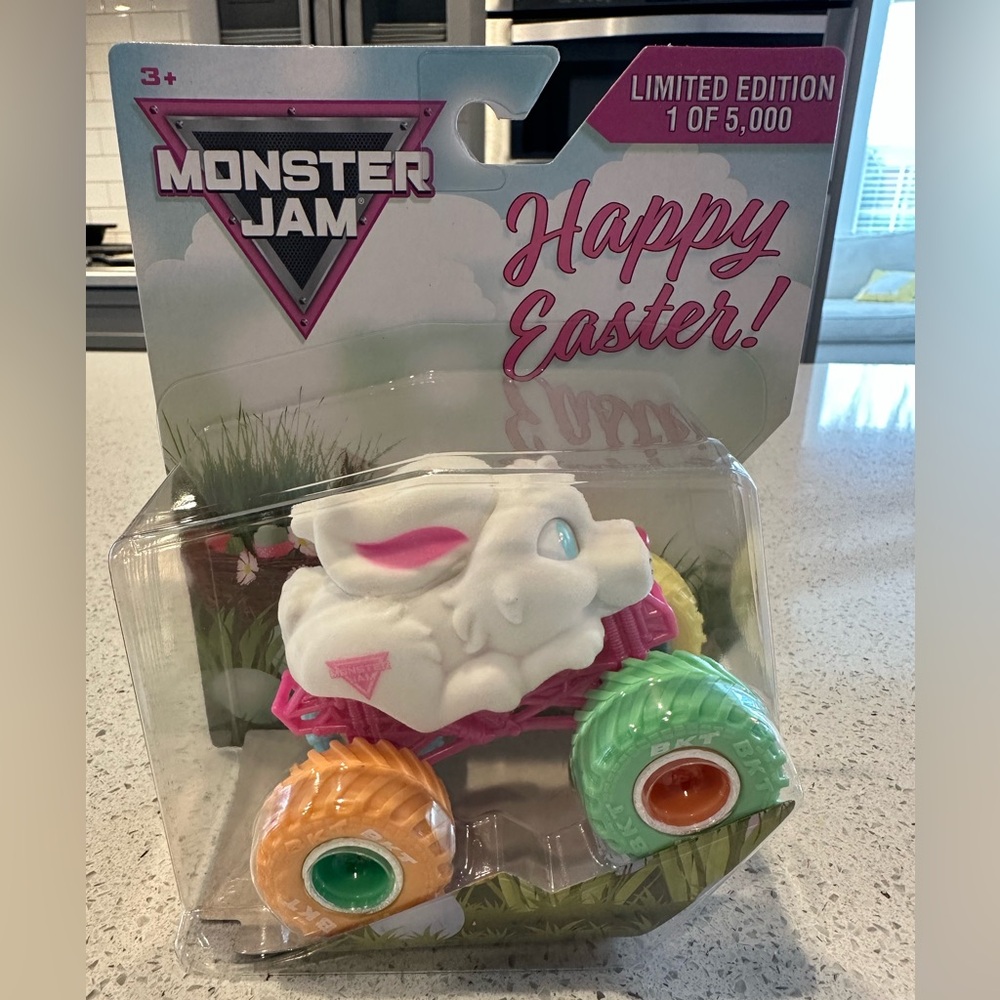 Spin Master Monster Jam Exclusive Easter Truck. 1:64 brand new